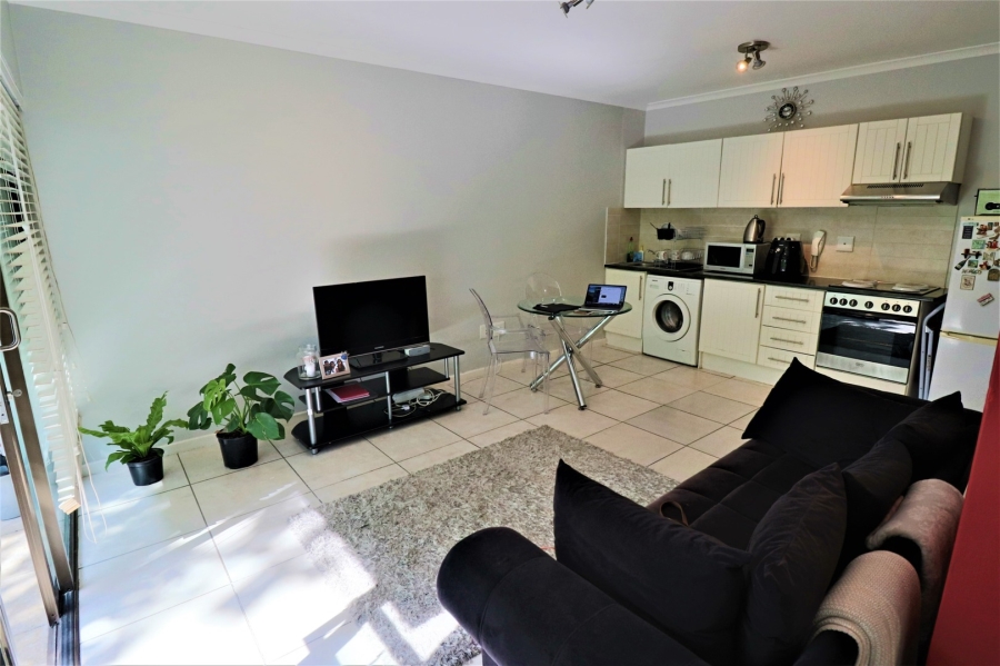 To Let 1 Bedroom Property for Rent in Rondebosch Western Cape